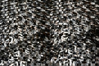 LME aluminium cash offer slips to USD 2,838.5/t as market steadies for next move