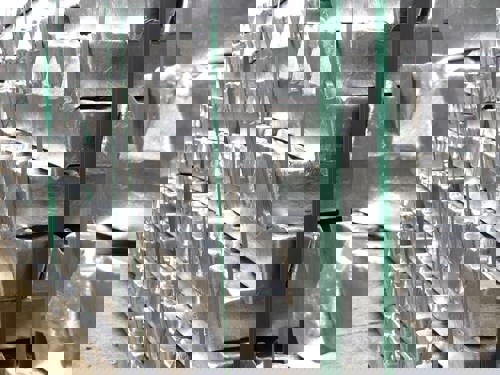 Macro sentiment strong at home and abroad, aluminium prices continue to fluctuate at highs