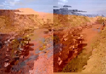 China's domestic bauxite prices firm on tight supply, seaborne ore prices edge down amid rising supply