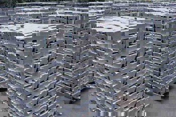 Macro policy direction and low inventory support aluminium prices, potential trade friction risks limit upside room