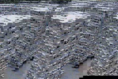 Macro policy direction and low inventory support aluminium prices, potential trade friction risks limit upside room