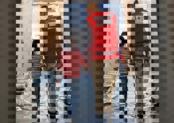 Hydro makes holiday contribution to Red Cross