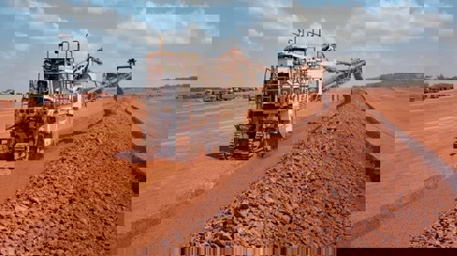 Bauxite-rich Guinea: national ambition under local strain