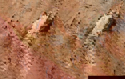 GACC: China's bauxite imports jump 26% YoY in 2025