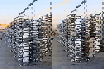 LME cash offer price slips further down to $3,042/t while opening stocks record a modest increase of 0.29%