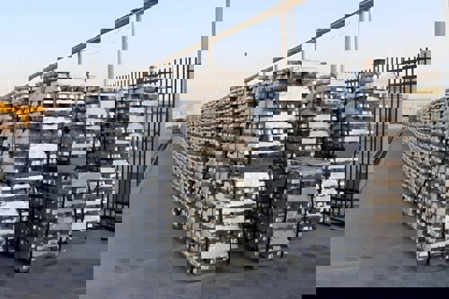 LME cash offer price slips further down to $3,042/t while opening stocks record a modest increase of 0.29%