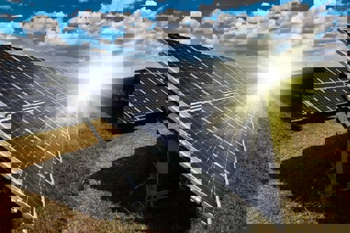 China’s solar panel industry is shrinking: Impact of overcapacity, price collapse & socioeconomic volatility