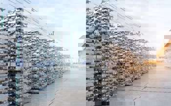 LME aluminium cash prices make a fast recovery with 1.39% rise, while stocks follow a declining graph