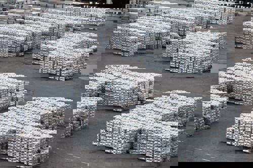 LME aluminium cash offer increases to $3,035/t on February 18 as opening stocks decline 0.42% to 475,550t