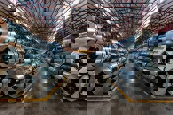 Price dip without stock shift: LME aluminium cash offer price settles at $3,026/t