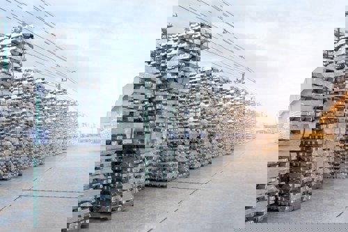 LME aluminium cash offer edges up to $3107/t on February 25, while opening stock holds steady at 471550t