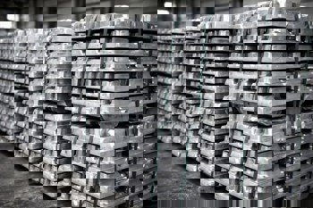 LME aluminium climbs above $3,220t amid geopolitics, market momentum and lower stocks