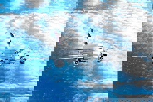 Strikes on Gulf aluminium facilities disrupt supply chains, lowering Airbus’ price target