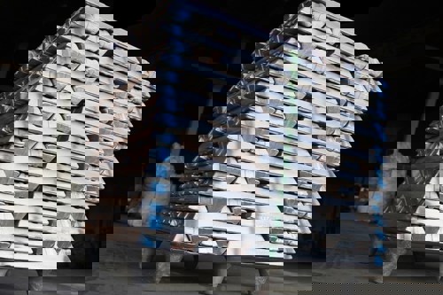 Strait stalemate unresolved on the eve of U.S.-Iran talks, supply hard damage supports aluminium prices fluctuating at highs