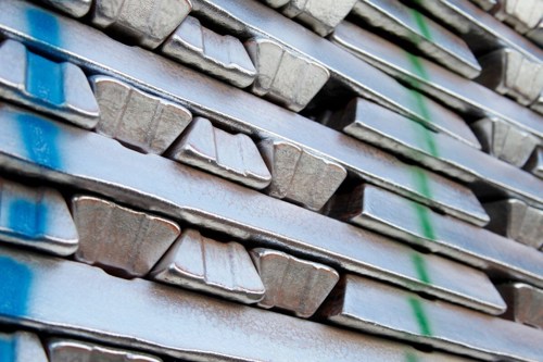 Inventory buildup weighed on domestic aluminium prices, ex-China support and risks coexisted