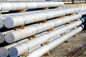 LME aluminium price hits $3,720/t; supply shortage deepens as stocks fall to 339,475t