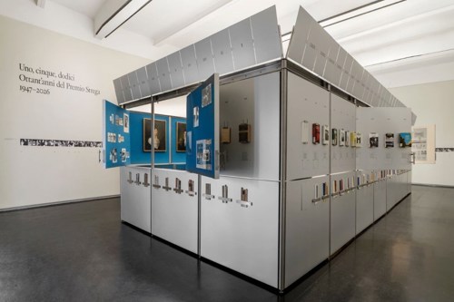 A library in motion: Movable exhibition displays by Supervoid