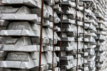 Middle East tensions disturbed aluminium market, domestic and international aluminium prices diverged in fluctuating trends as they moved sideways