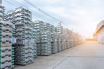 LME aluminium price improves but remains below $3,500/t; stocks continue to decline